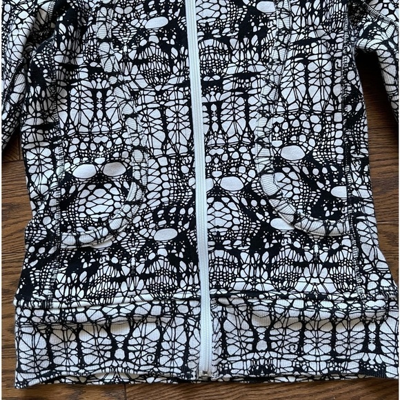 [lululemon] Scuba Hoodie -  White Black Glacier Lace Print - 6 - Picture 8 of 9
